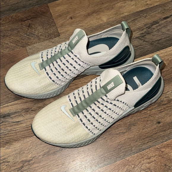 Nike Shoes - Nike React Phantom Run Women’s Cream and Teal Sneakers